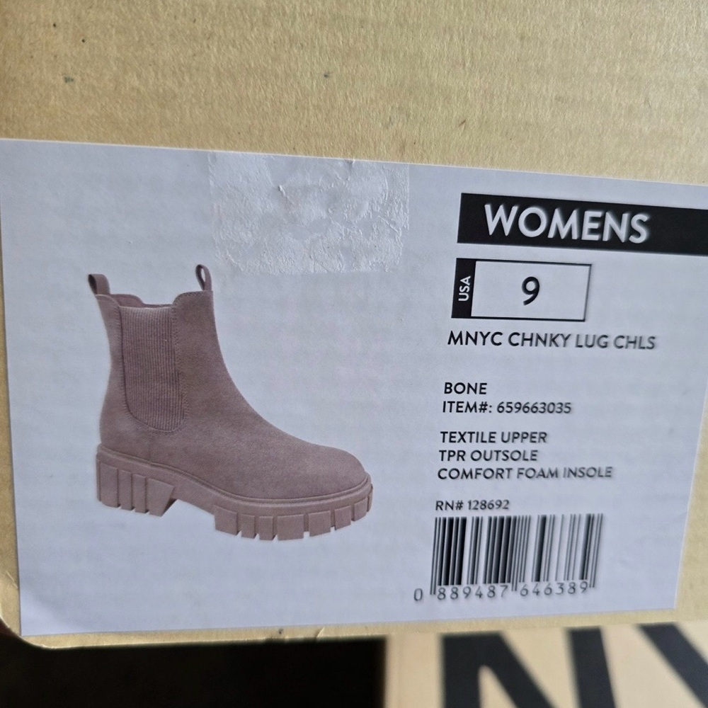 Madden NYC Women's Chunky Lug Chelsea Boots Size 9 - Picture 6 of 13